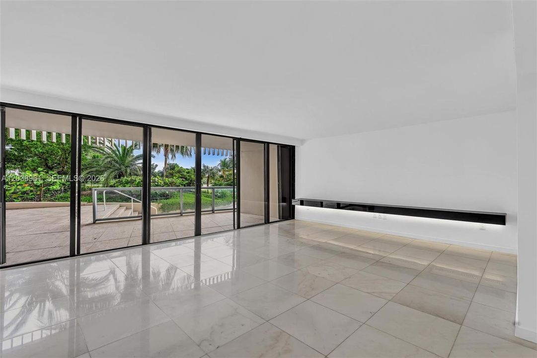 For Sale: $1,485,000 (2 beds, 2 baths, 1882 Square Feet)