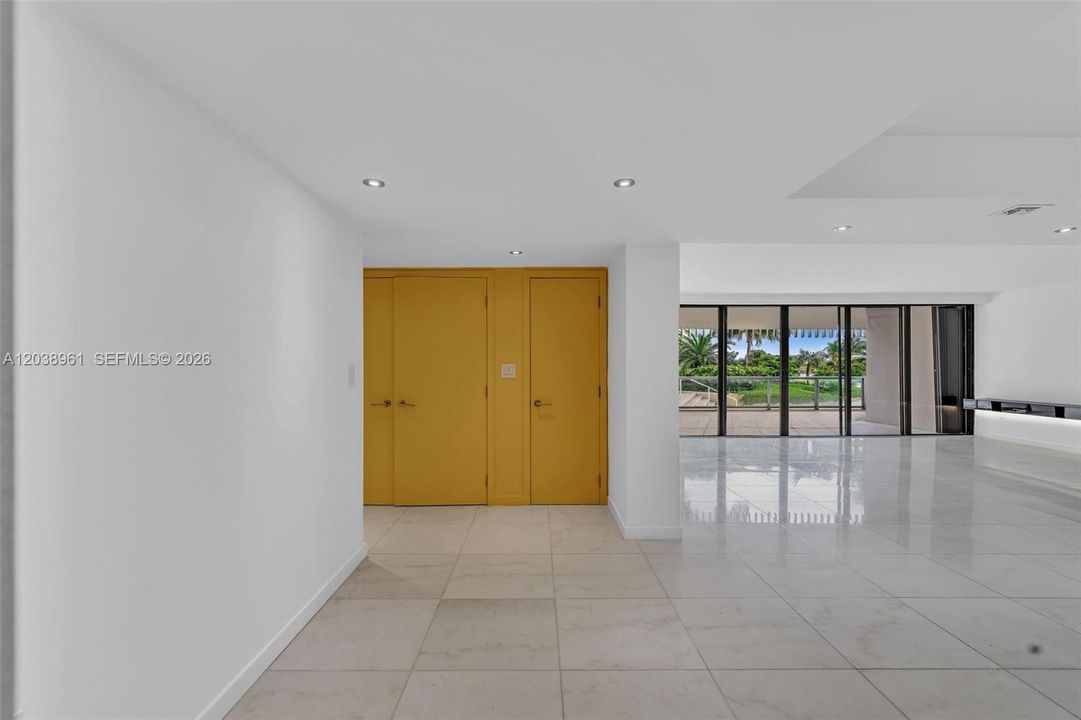 For Sale: $1,485,000 (2 beds, 2 baths, 1882 Square Feet)