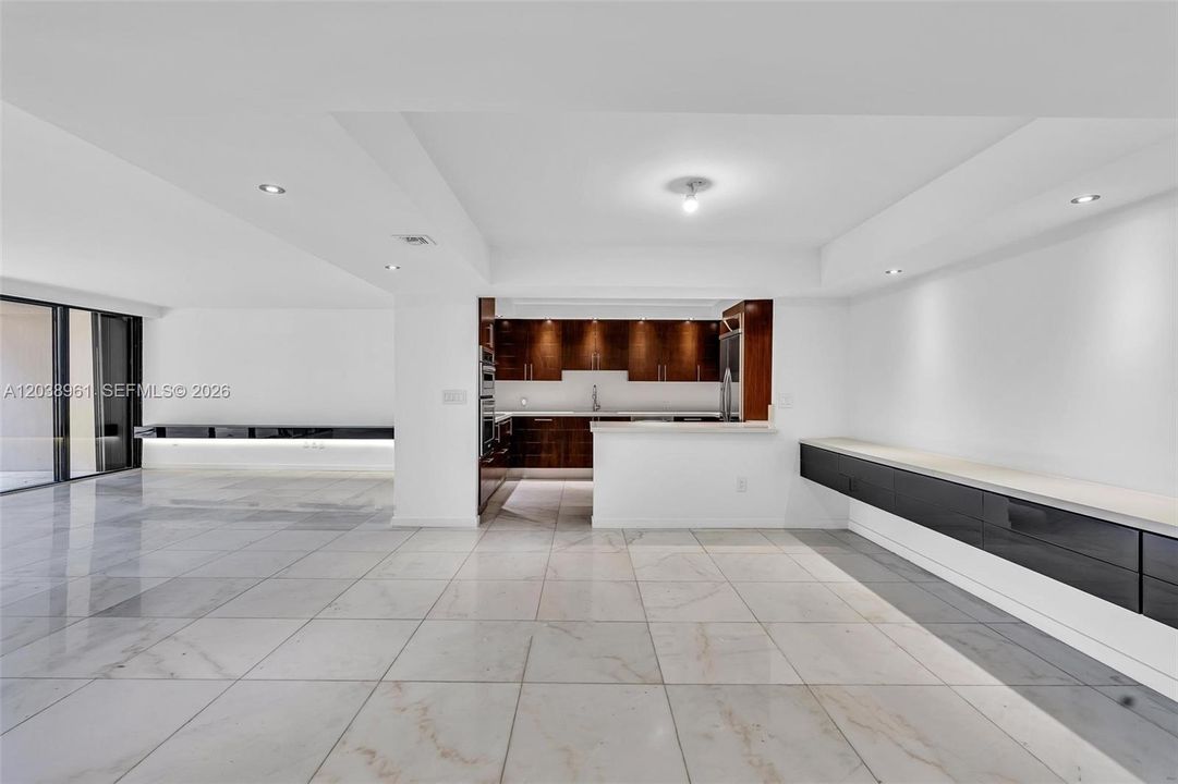 For Sale: $1,485,000 (2 beds, 2 baths, 1882 Square Feet)