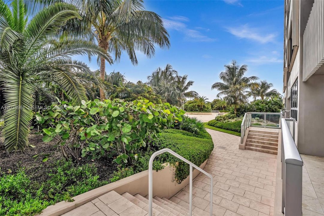 For Sale: $1,485,000 (2 beds, 2 baths, 1882 Square Feet)