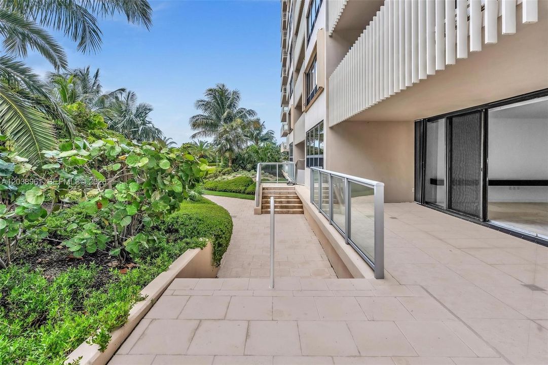For Sale: $1,485,000 (2 beds, 2 baths, 1882 Square Feet)