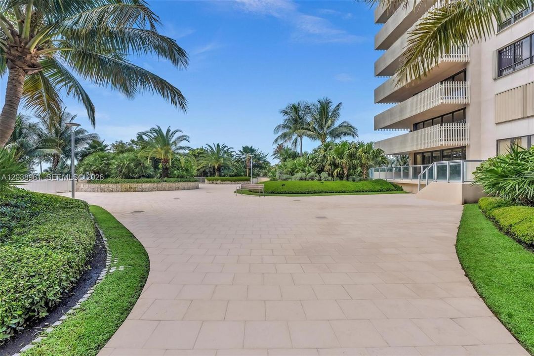 For Sale: $1,485,000 (2 beds, 2 baths, 1882 Square Feet)
