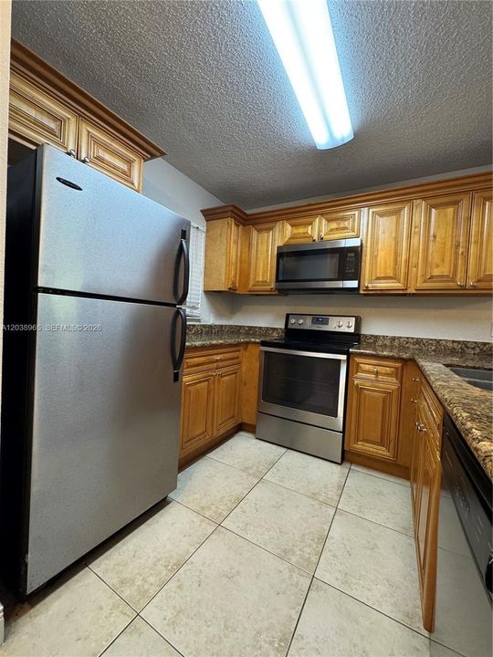 В аренду: $1,850 (2 спален, 1 ванн, 904 Квадратных фут)