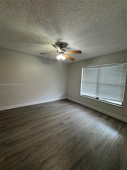 В аренду: $1,850 (2 спален, 1 ванн, 904 Квадратных фут)
