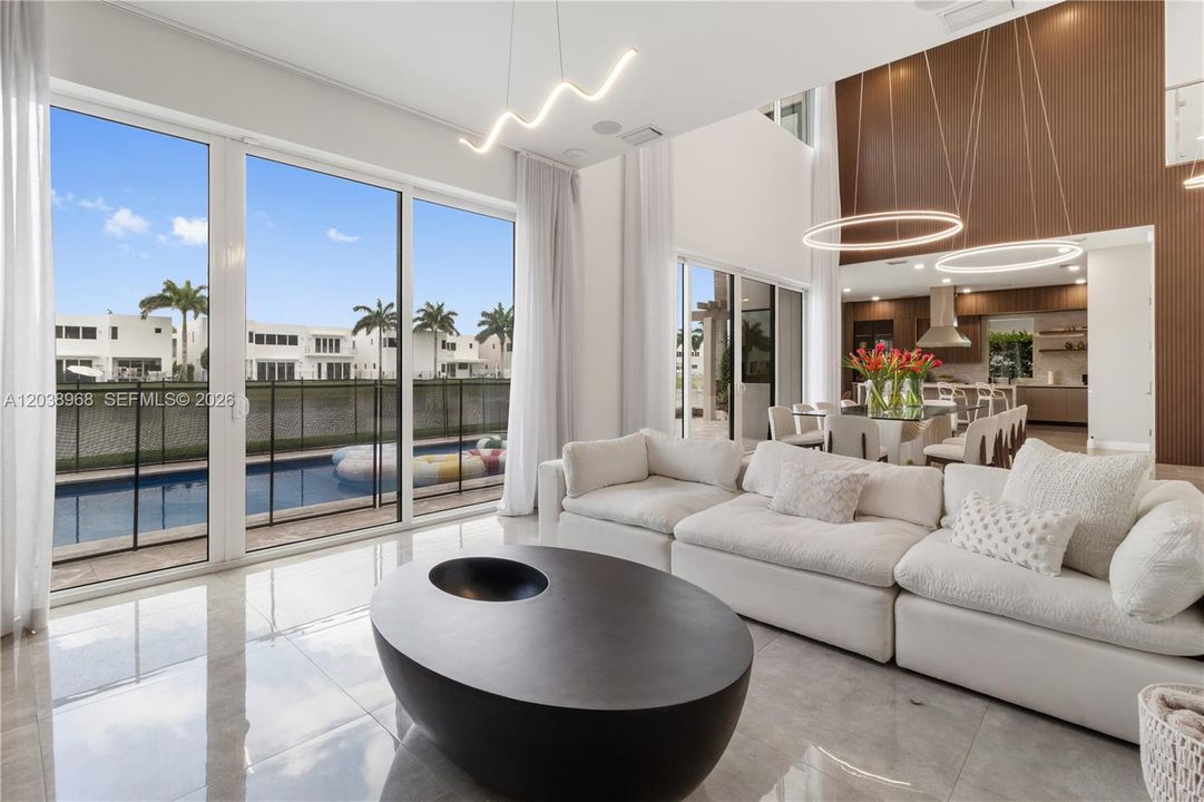 For Sale: $2,845,000 (5 beds, 5 baths, 3841 Square Feet)