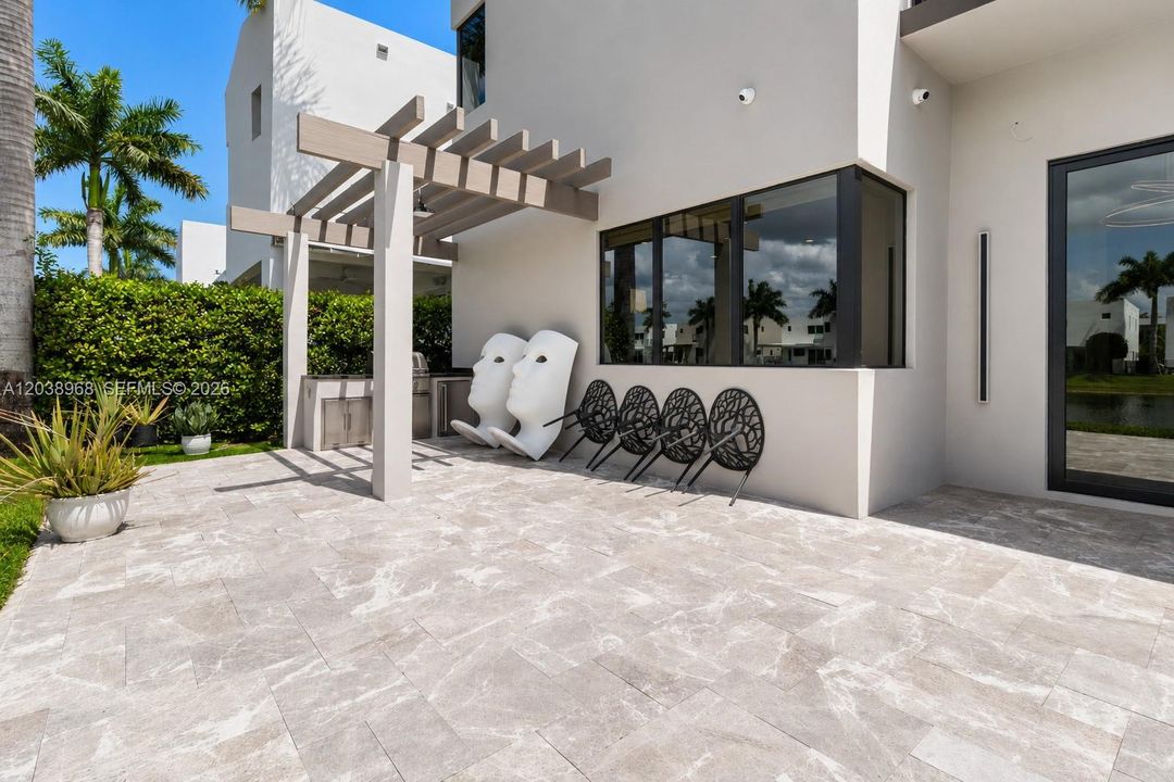For Sale: $2,845,000 (5 beds, 5 baths, 3841 Square Feet)