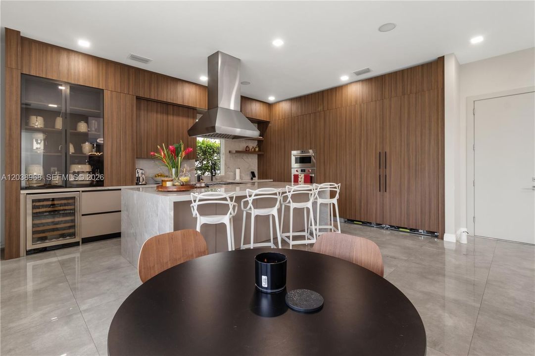 For Sale: $2,845,000 (5 beds, 5 baths, 3841 Square Feet)