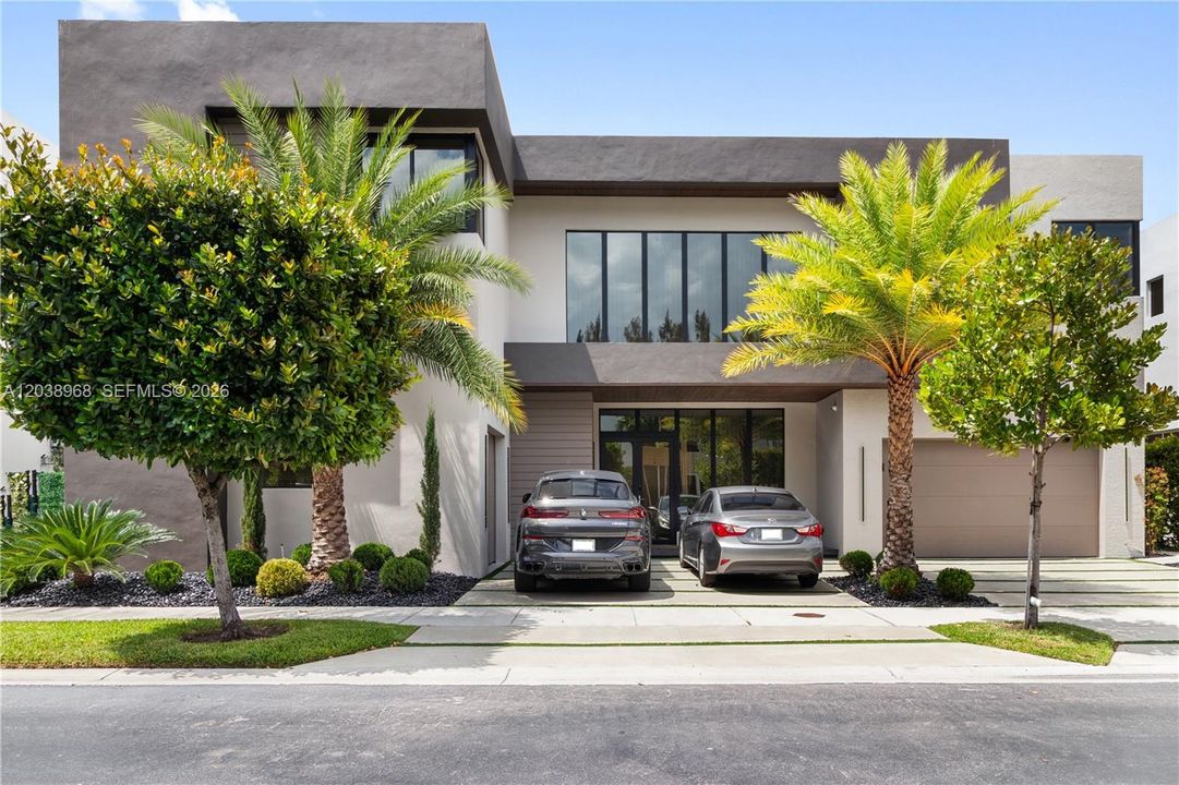 For Sale: $2,845,000 (5 beds, 5 baths, 3841 Square Feet)