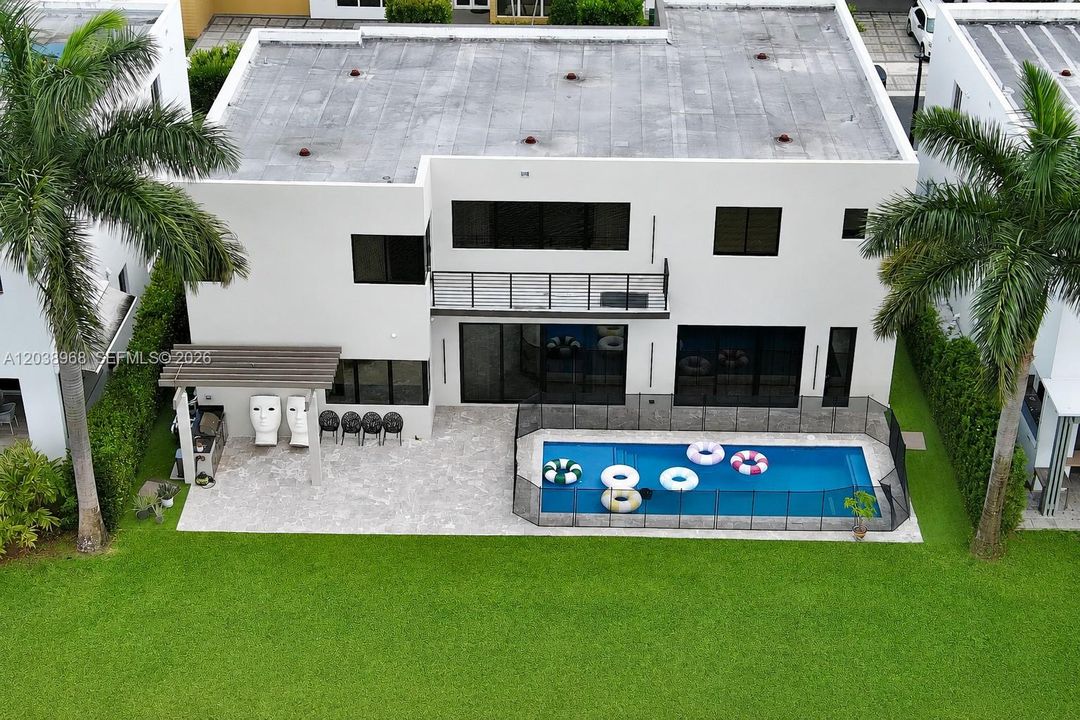 For Sale: $2,845,000 (5 beds, 5 baths, 3841 Square Feet)