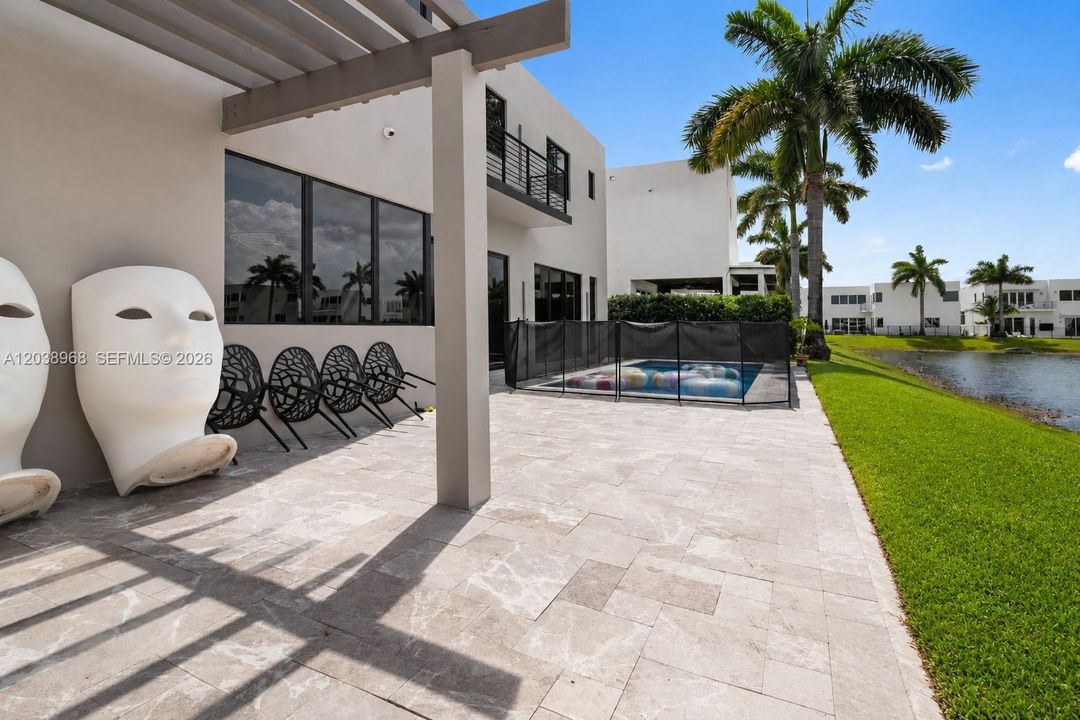 For Sale: $2,845,000 (5 beds, 5 baths, 3841 Square Feet)