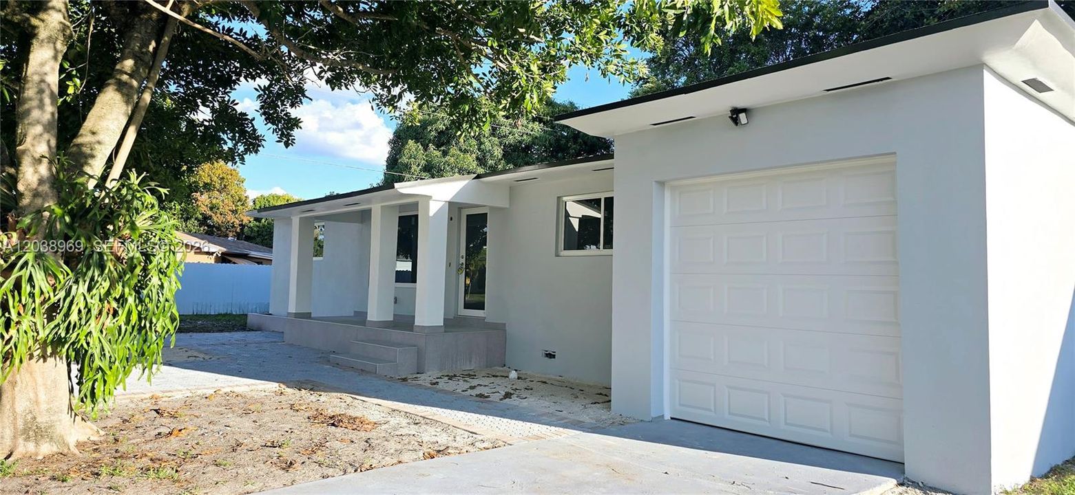 Active With Contract: $735,000 (5 beds, 3 baths, 1776 Square Feet)
