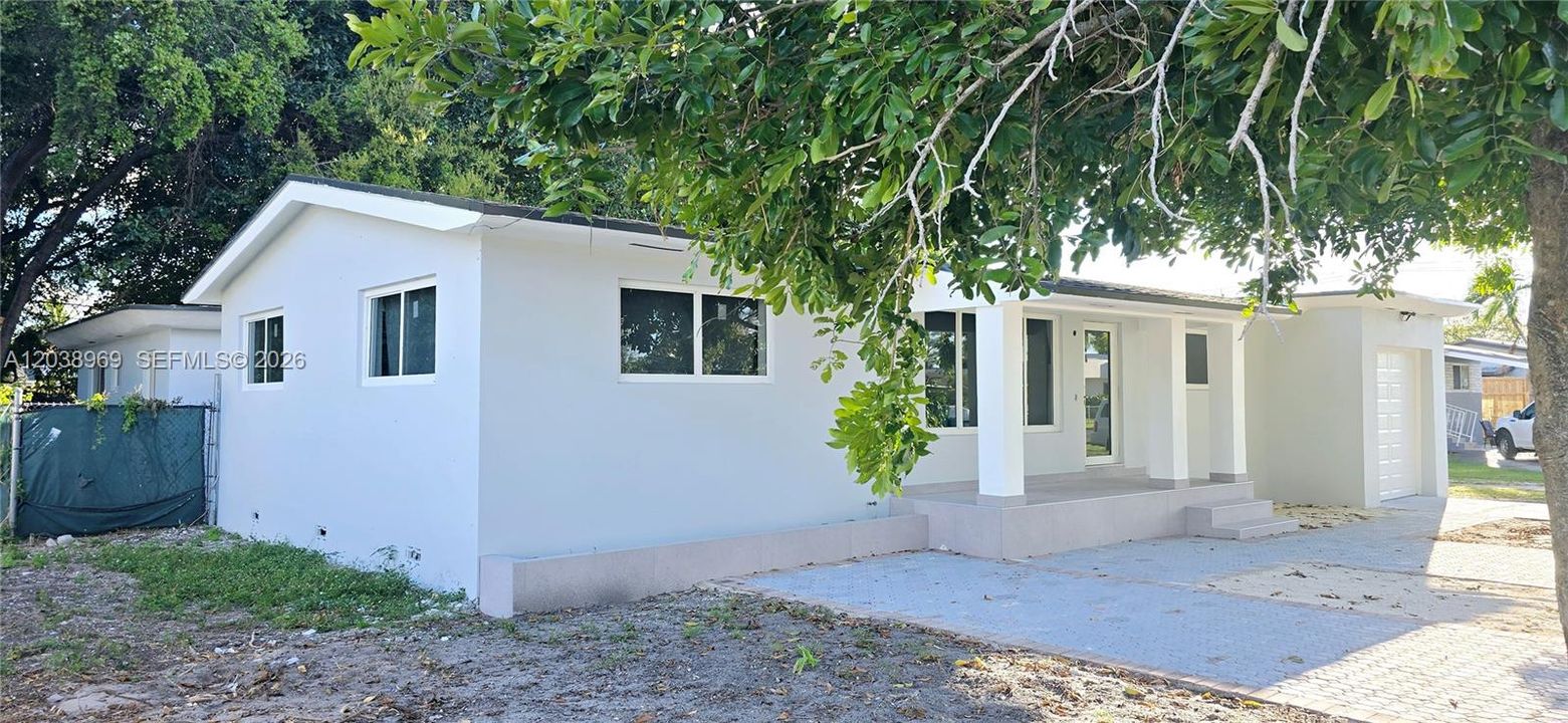 Active With Contract: $735,000 (5 beds, 3 baths, 1776 Square Feet)