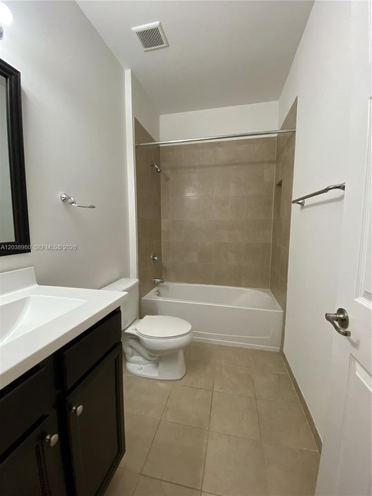 UPSTAIRS SECOND BATHROOM