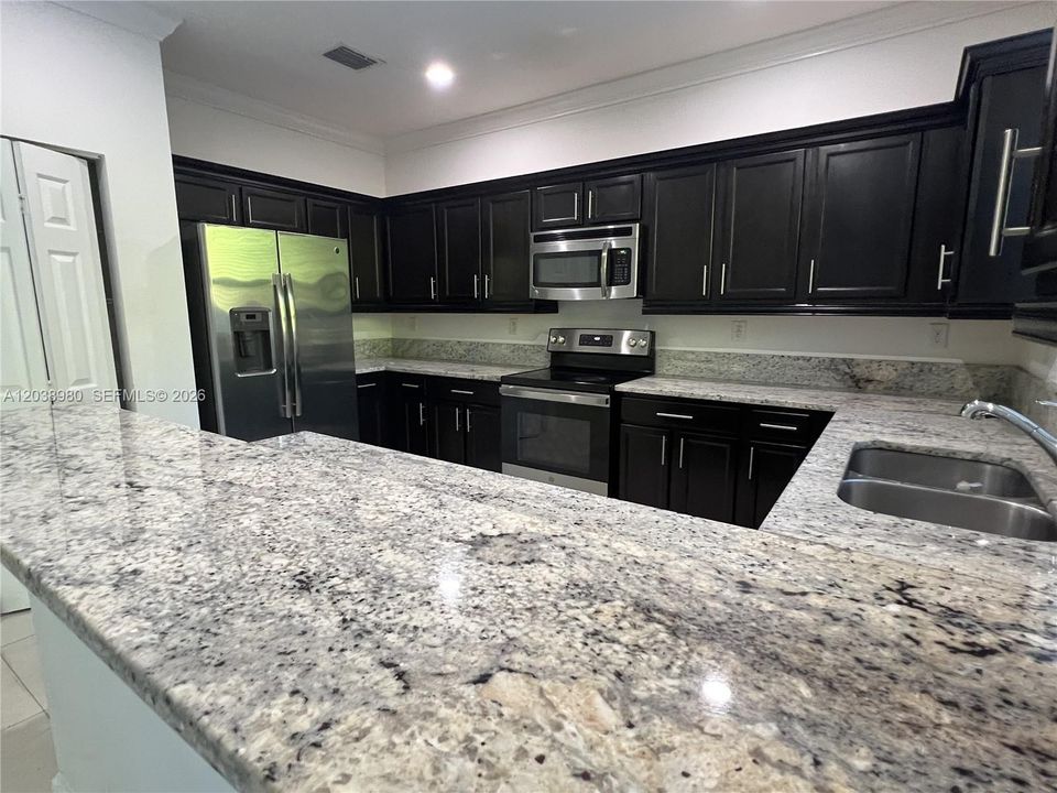 For Rent: $3,250 (3 beds, 2 baths, 1700 Square Feet)