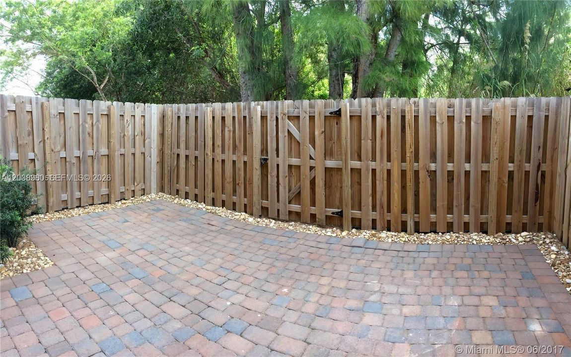 For Rent: $3,250 (3 beds, 2 baths, 1700 Square Feet)