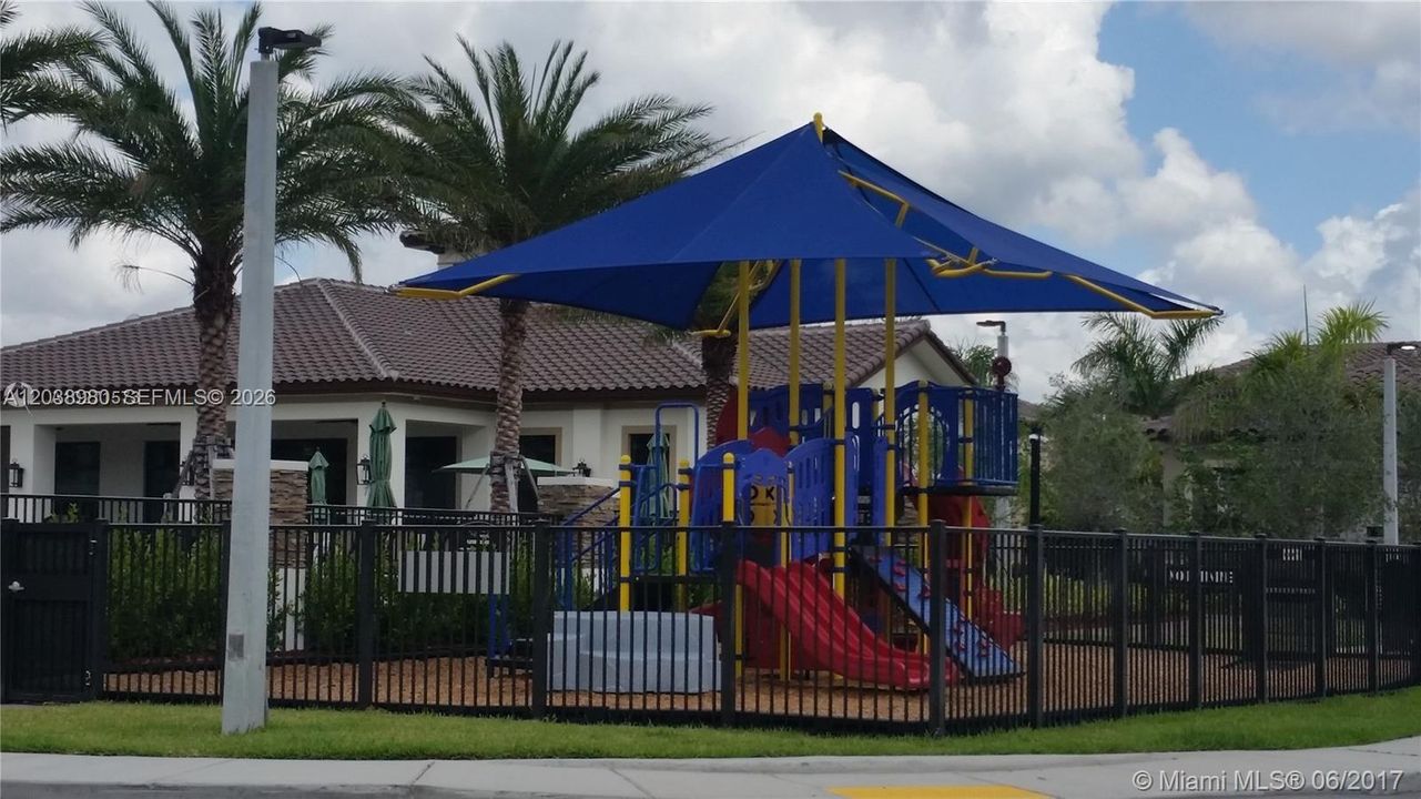 For Rent: $3,250 (3 beds, 2 baths, 1700 Square Feet)