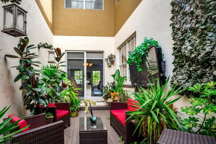 modernCourtyard