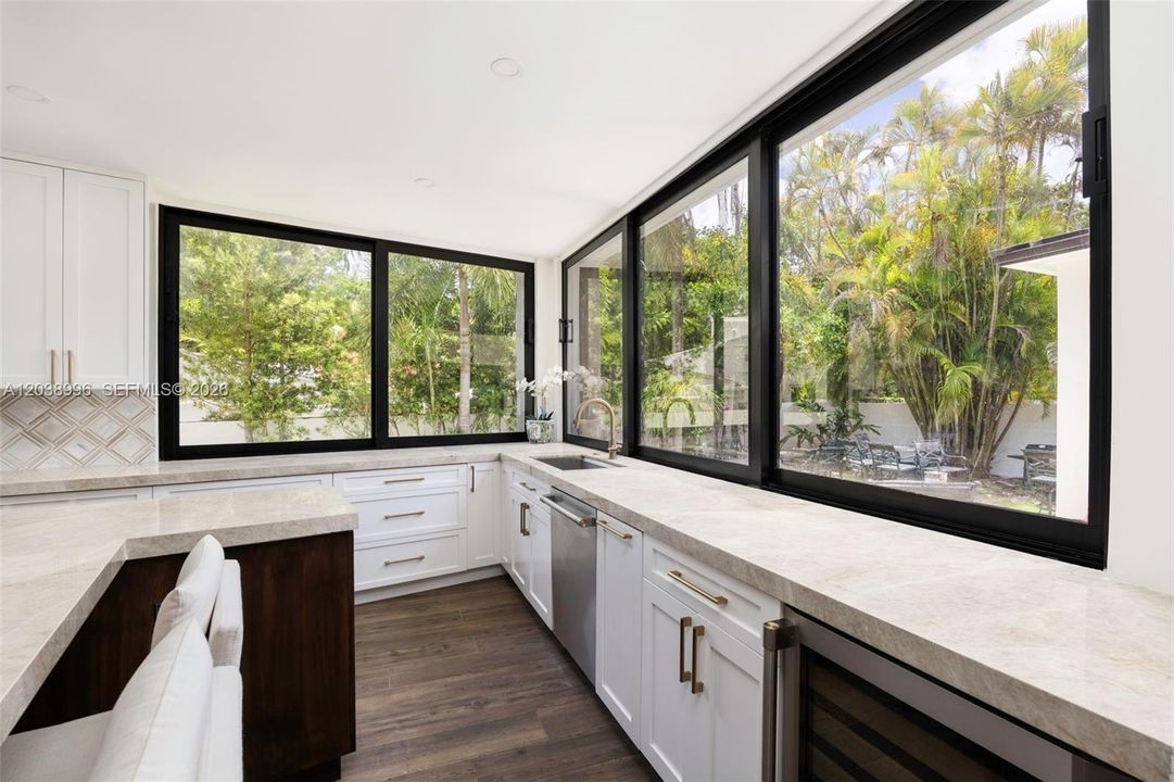 En Venta: $4,150,000 (4 camas, 3 baños, 3031 Pies cuadrados)