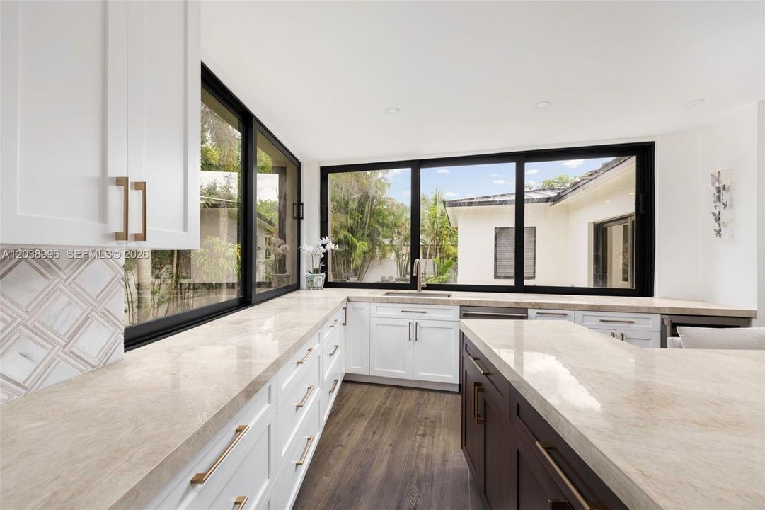 En Venta: $4,150,000 (4 camas, 3 baños, 3031 Pies cuadrados)