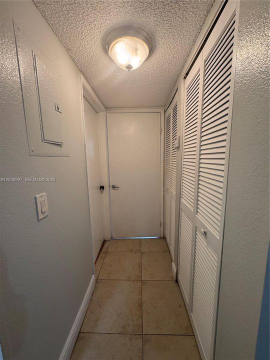 В аренду: $1,900 (2 спален, 2 ванн, 904 Квадратных фут)