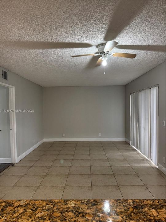 В аренду: $1,900 (2 спален, 2 ванн, 904 Квадратных фут)