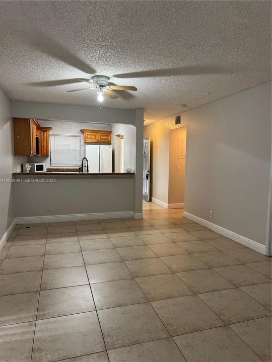 В аренду: $1,900 (2 спален, 2 ванн, 904 Квадратных фут)