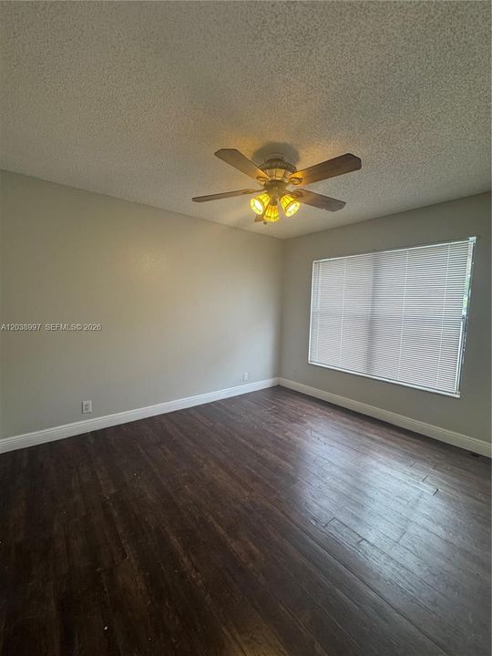 В аренду: $1,900 (2 спален, 2 ванн, 904 Квадратных фут)
