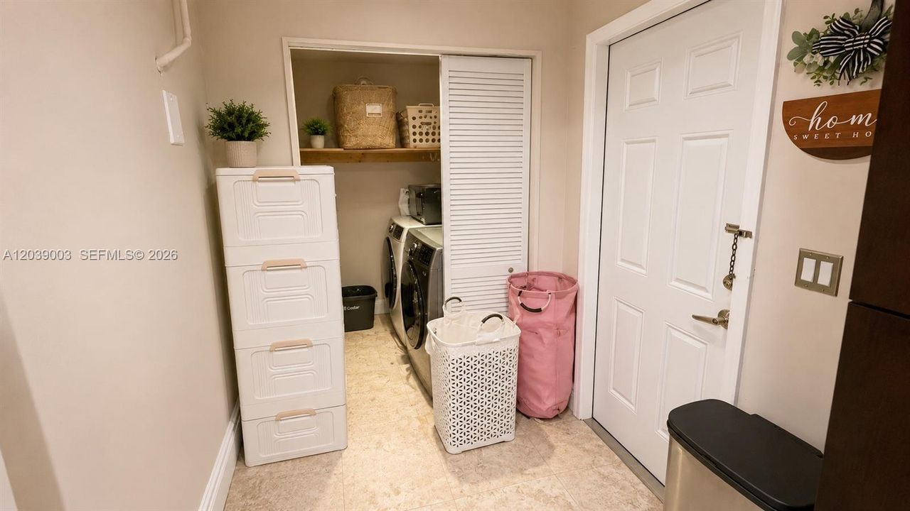 В аренду: $4,300 (3 спален, 3 ванн, 1611 Квадратных фут)