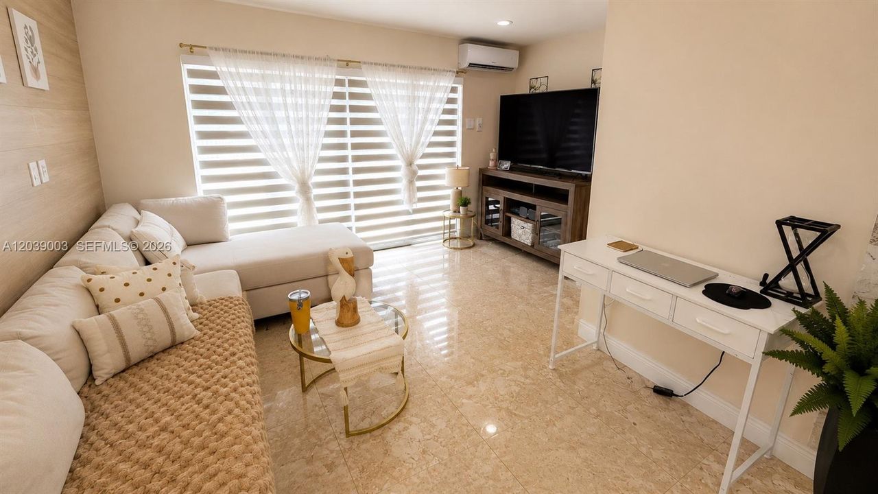 В аренду: $4,300 (3 спален, 3 ванн, 1611 Квадратных фут)