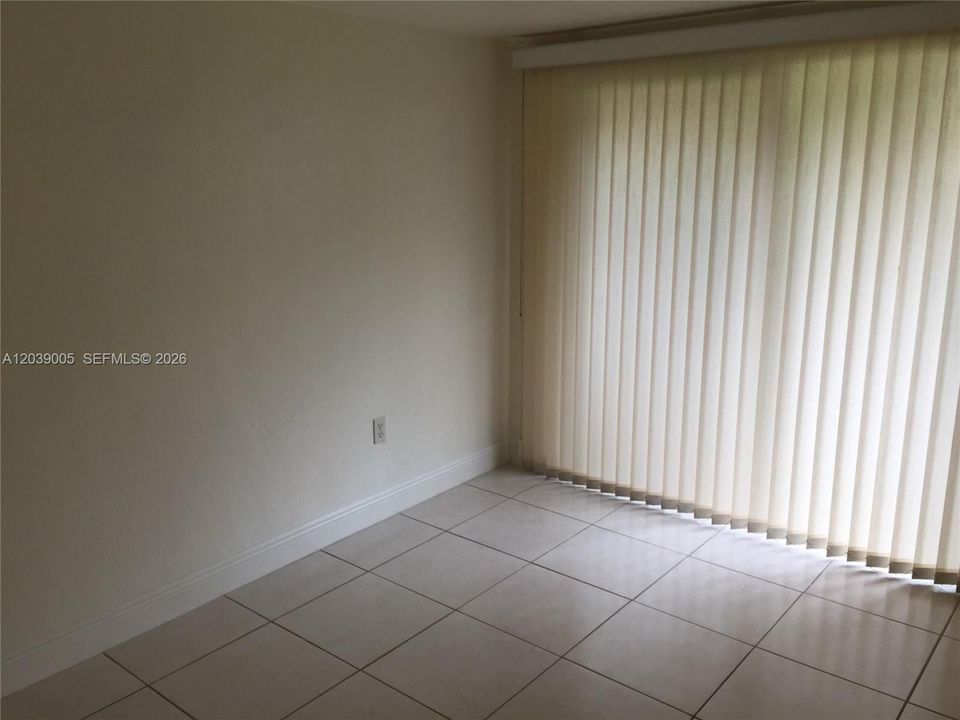 На продажу: $298,900 (2 спален, 1 ванн, 1205 Квадратных фут)