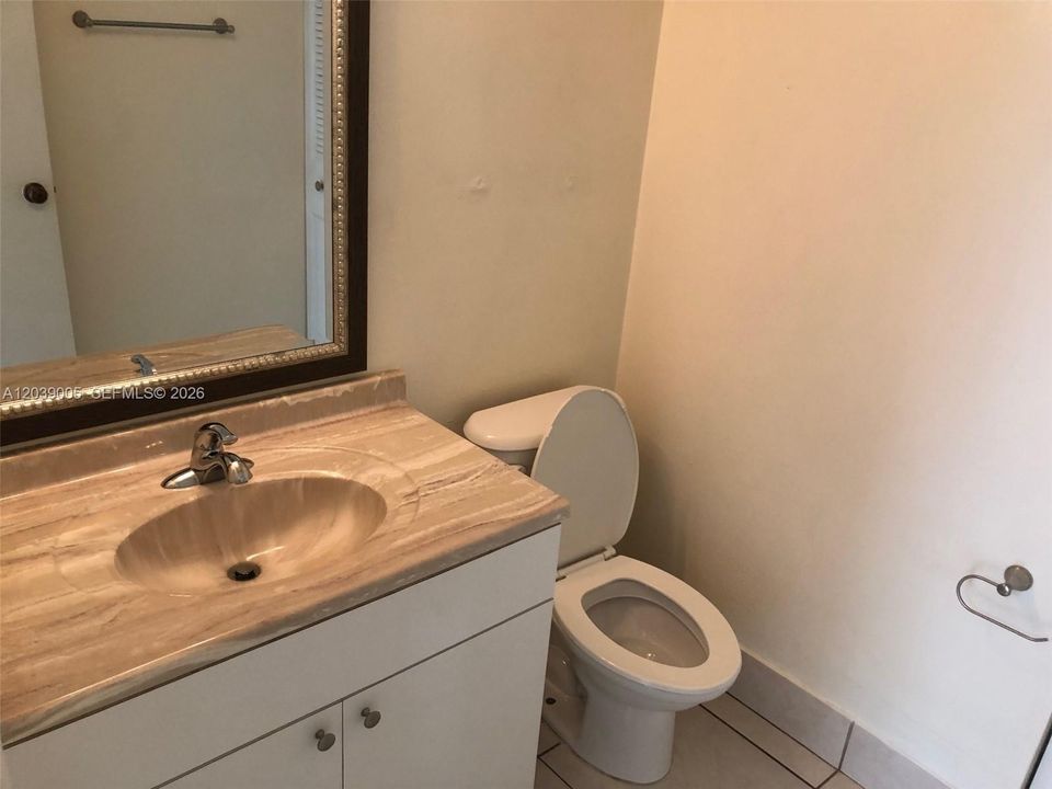 На продажу: $298,900 (2 спален, 1 ванн, 1205 Квадратных фут)