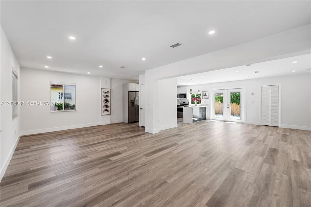For Rent: $5,200 (3 beds, 2 baths, 1599 Square Feet)