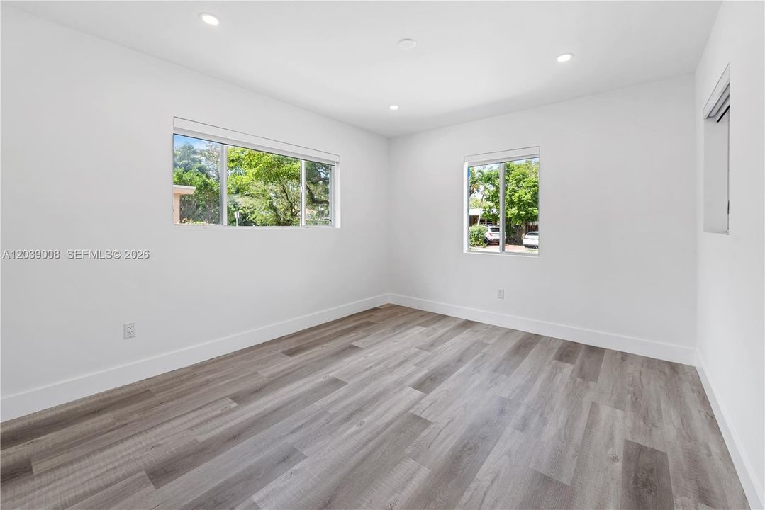 For Rent: $5,200 (3 beds, 2 baths, 1599 Square Feet)