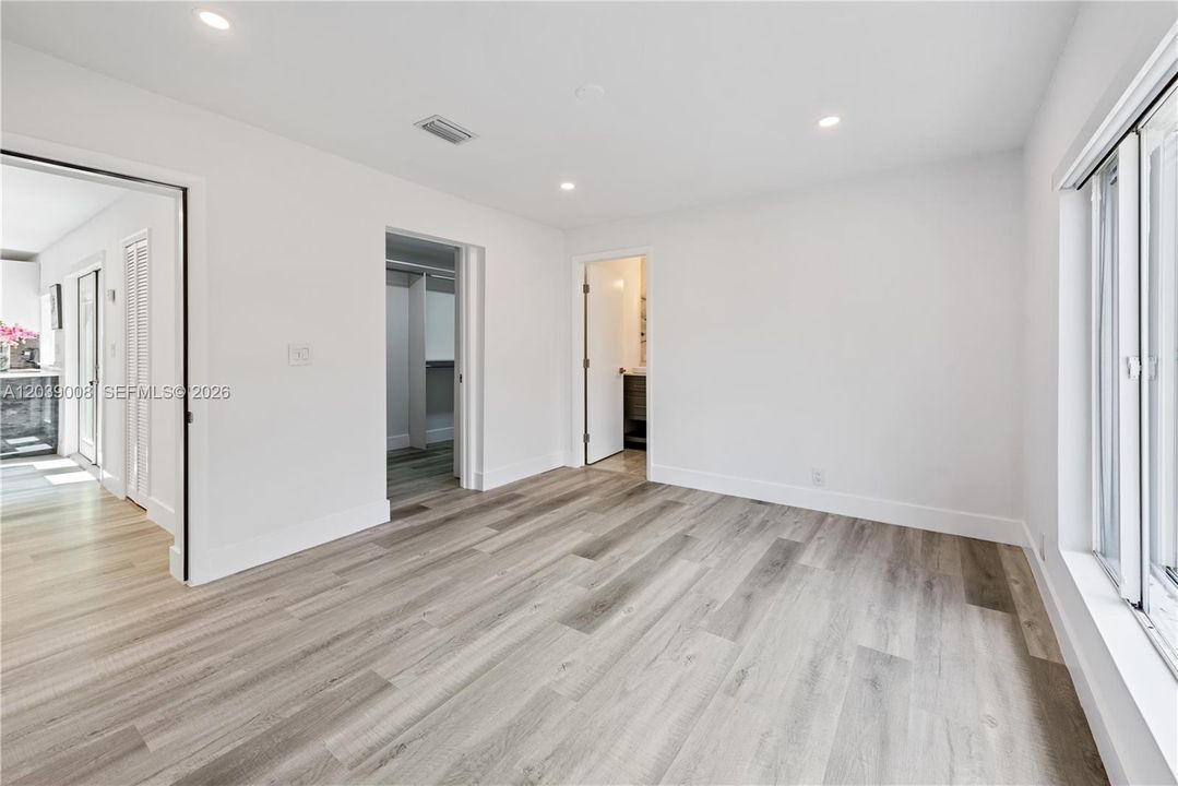 For Rent: $5,200 (3 beds, 2 baths, 1599 Square Feet)