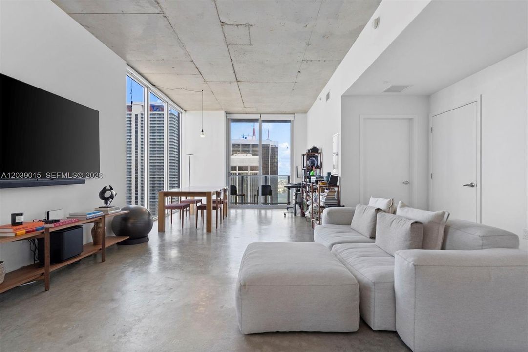 For Sale: $435,000 (2 beds, 1 baths, 736 Square Feet)