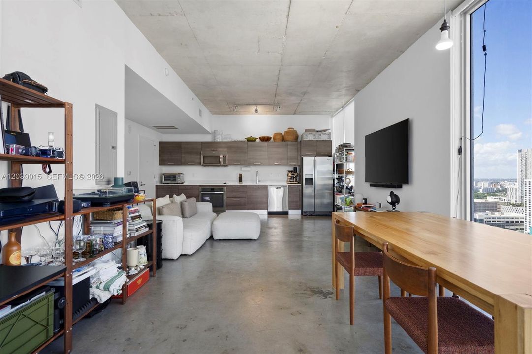 For Sale: $435,000 (2 beds, 1 baths, 736 Square Feet)