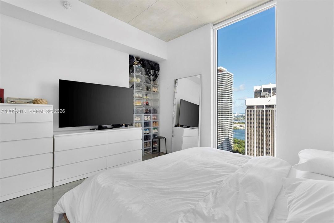 For Sale: $435,000 (2 beds, 1 baths, 736 Square Feet)