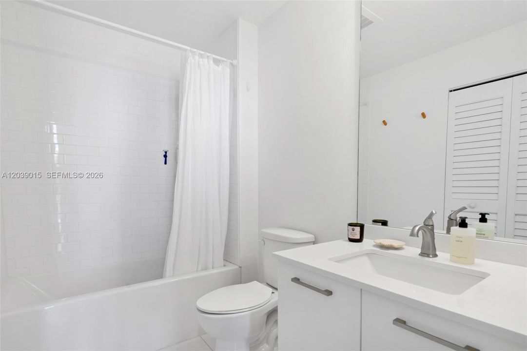 For Sale: $435,000 (2 beds, 1 baths, 736 Square Feet)