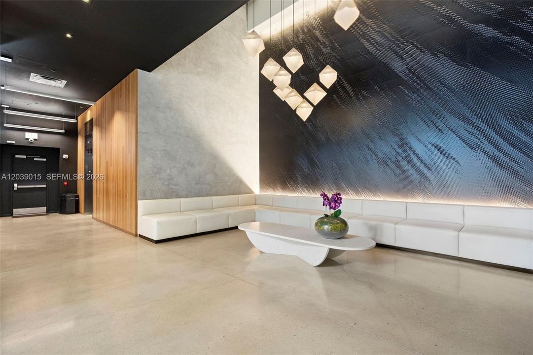 For Sale: $435,000 (2 beds, 1 baths, 736 Square Feet)