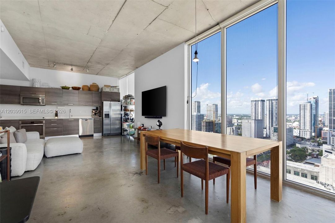 For Sale: $435,000 (2 beds, 1 baths, 736 Square Feet)
