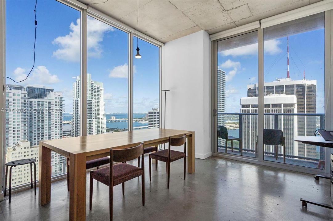For Sale: $435,000 (2 beds, 1 baths, 736 Square Feet)