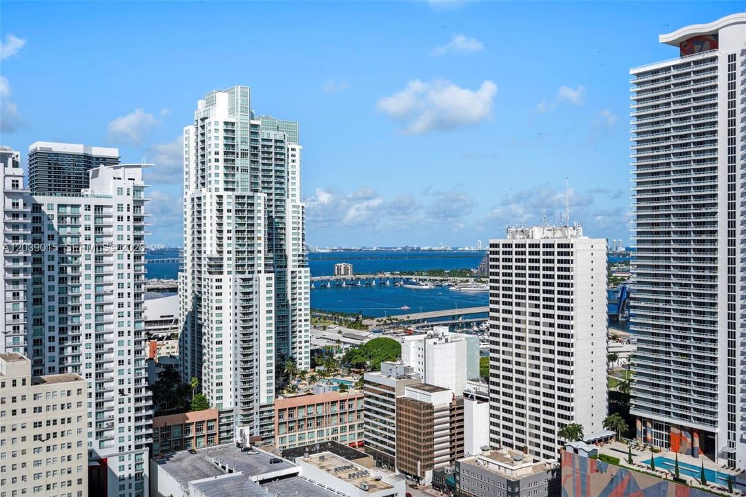For Sale: $435,000 (2 beds, 1 baths, 736 Square Feet)