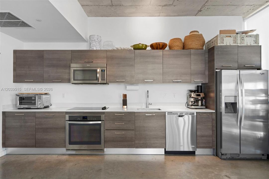 For Sale: $435,000 (2 beds, 1 baths, 736 Square Feet)
