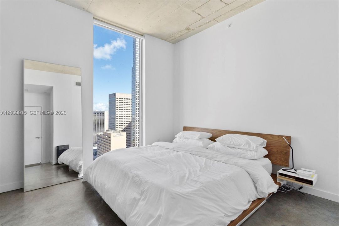 For Sale: $435,000 (2 beds, 1 baths, 736 Square Feet)