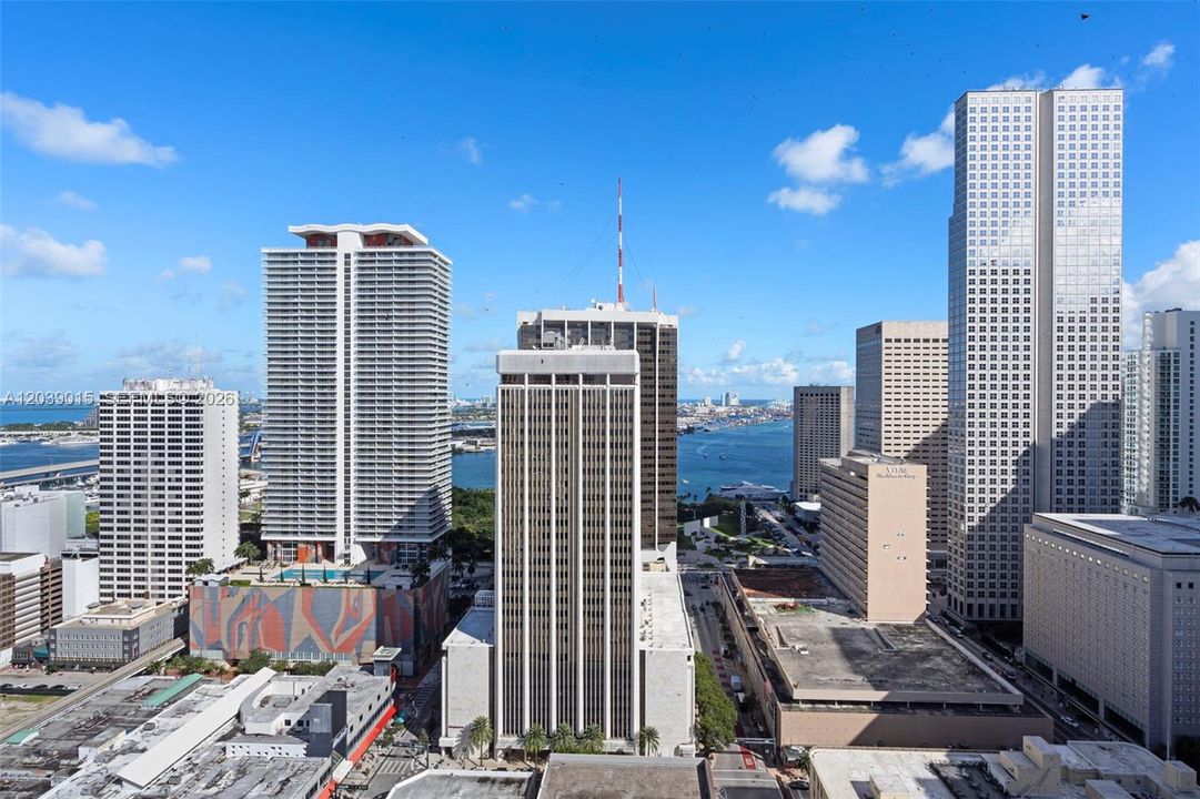 For Sale: $435,000 (2 beds, 1 baths, 736 Square Feet)