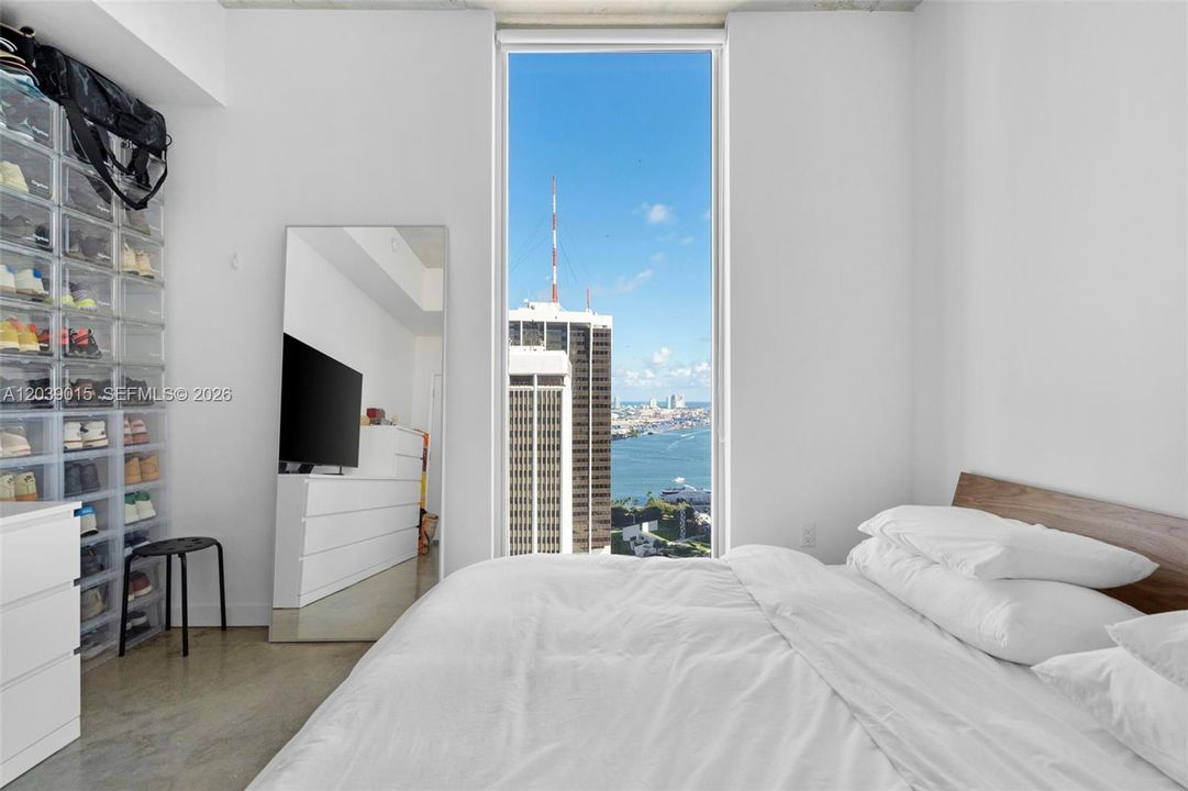 For Sale: $435,000 (2 beds, 1 baths, 736 Square Feet)