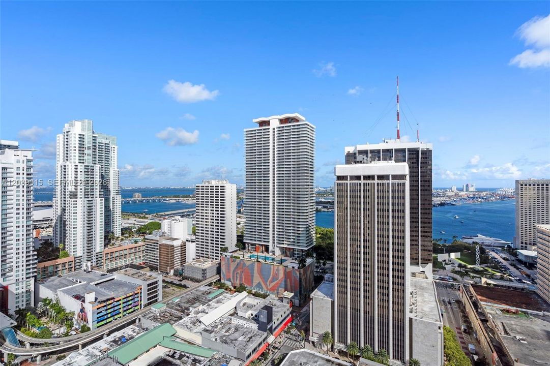 For Sale: $435,000 (2 beds, 1 baths, 736 Square Feet)
