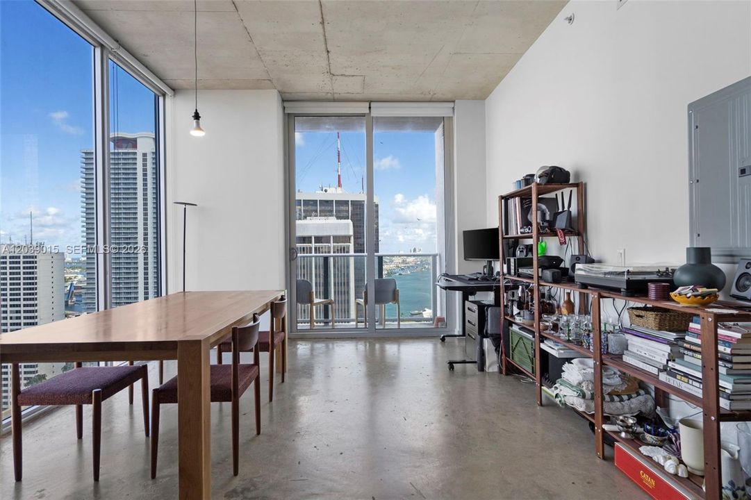 For Sale: $435,000 (2 beds, 1 baths, 736 Square Feet)