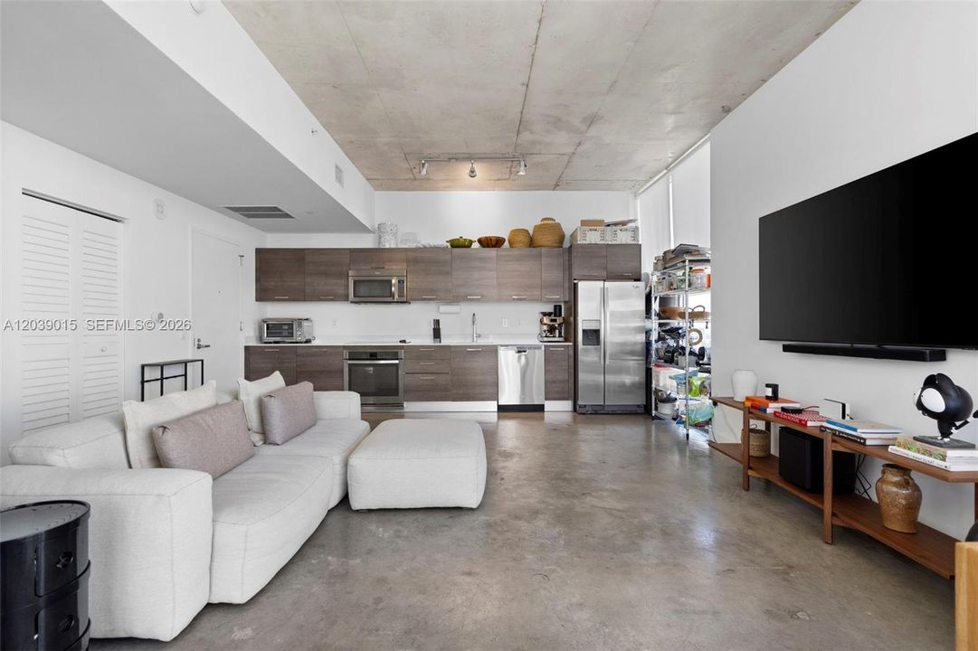 For Sale: $435,000 (2 beds, 1 baths, 736 Square Feet)