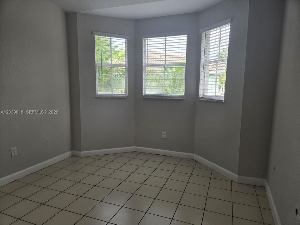 En Renta: $1,900 (3 camas, 2 baños, 1076 Pies cuadrados)